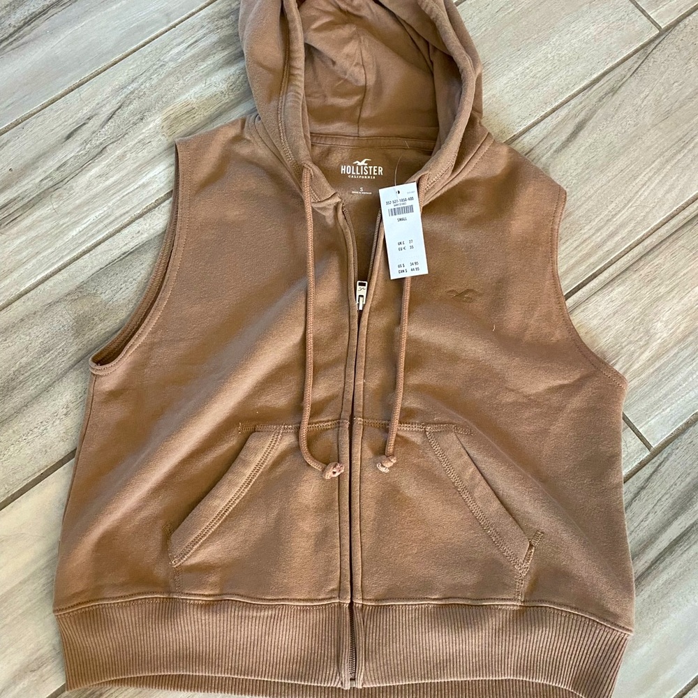 New Hollister sleeveless Vest